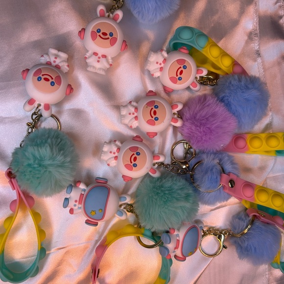 Bunny Astronaut Keychains - Picture 1 of 7